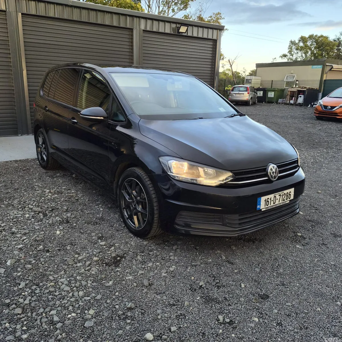 Volkswagen Touran MPV, Petrol, 2016, Black