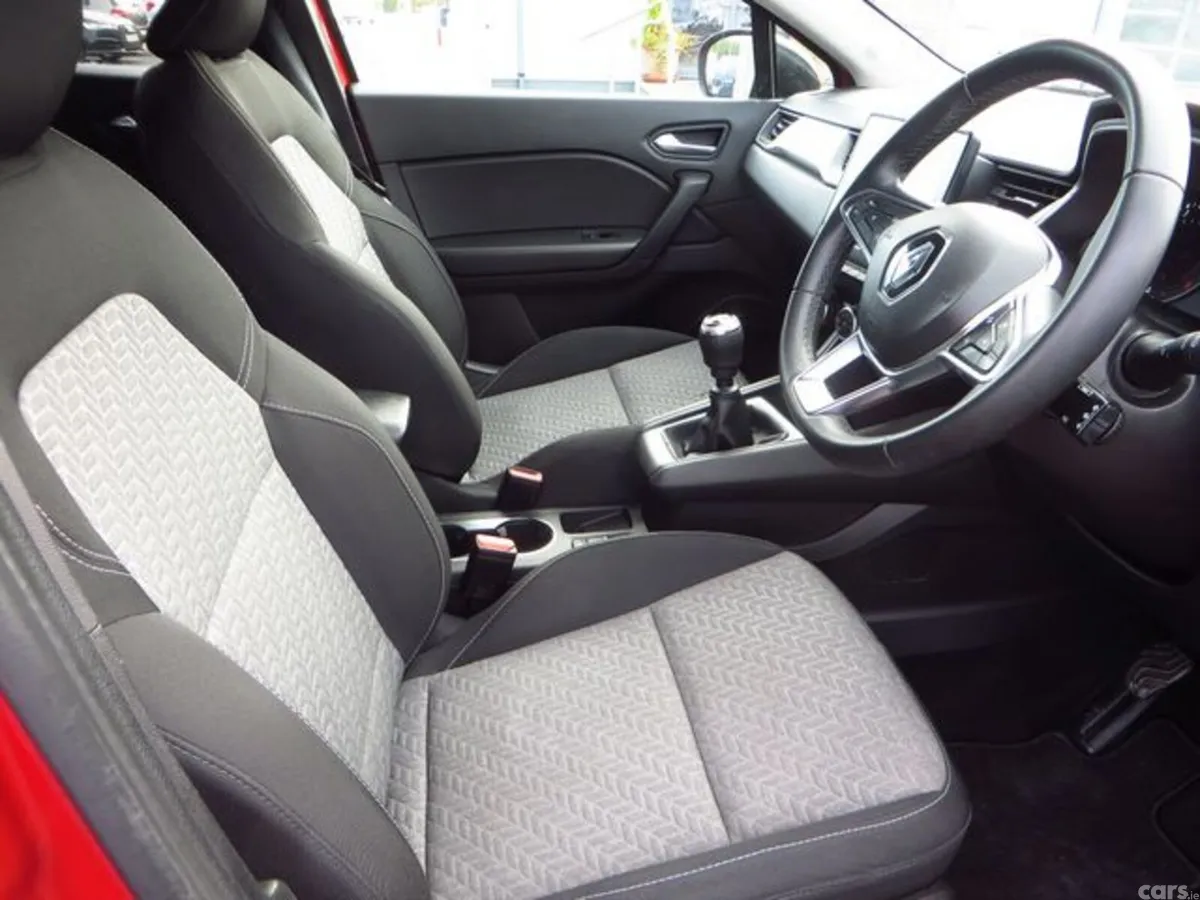 Renault Captur Hatchback, Petrol, 2022, Red