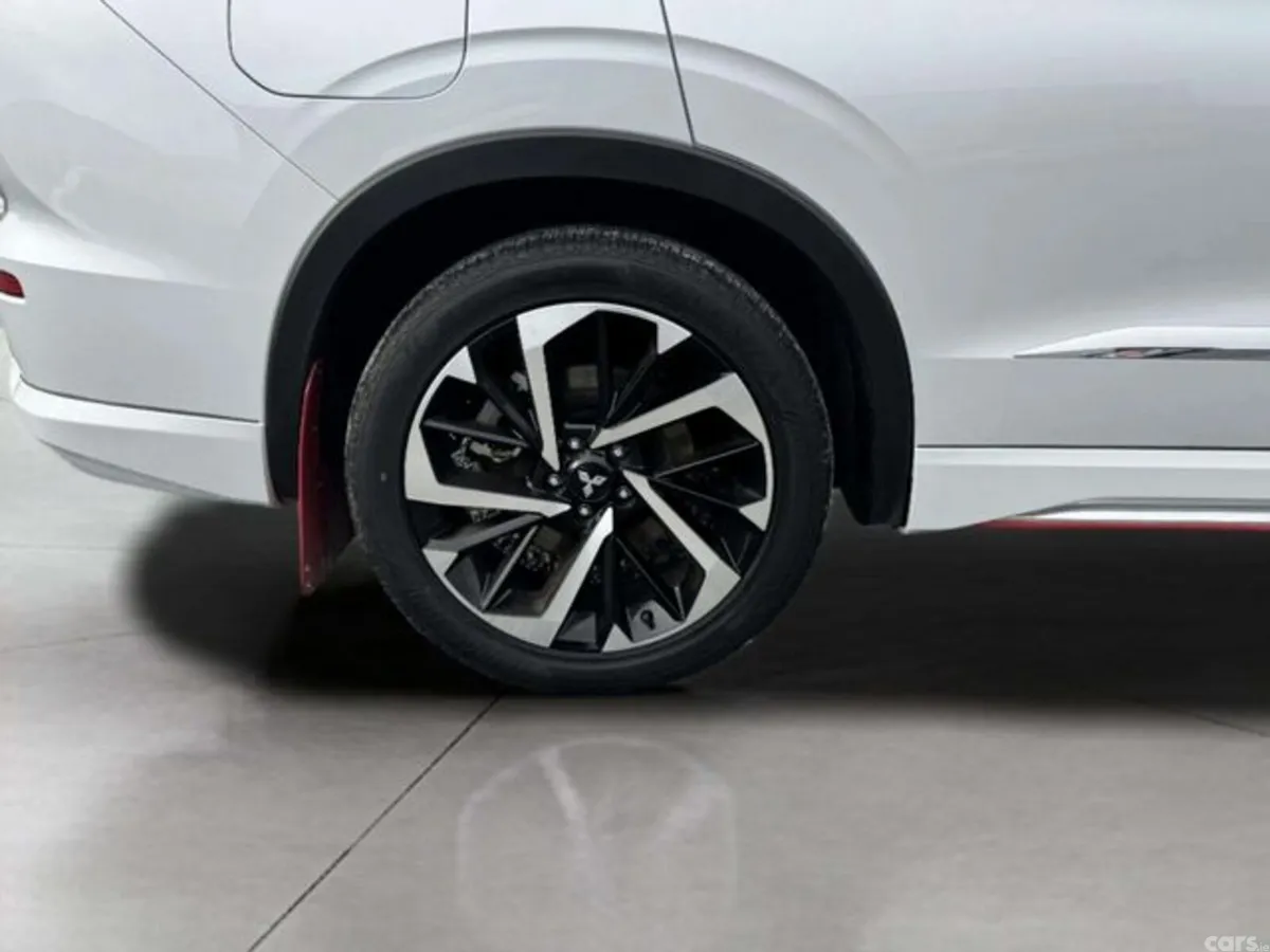 Mitsubishi Outlander SUV, Petrol Plug-in Hybrid, 2022, White