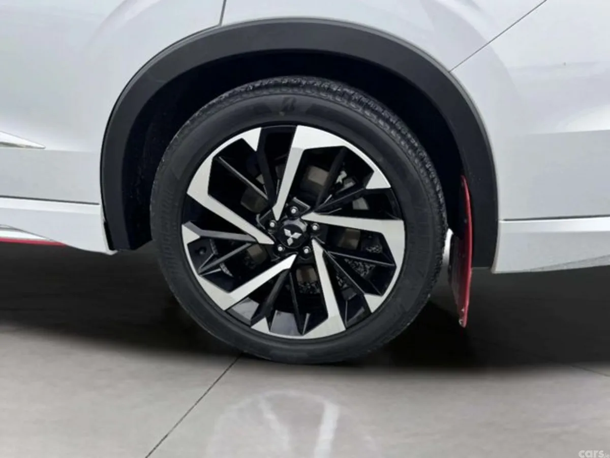 Mitsubishi Outlander SUV, Petrol Plug-in Hybrid, 2022, White