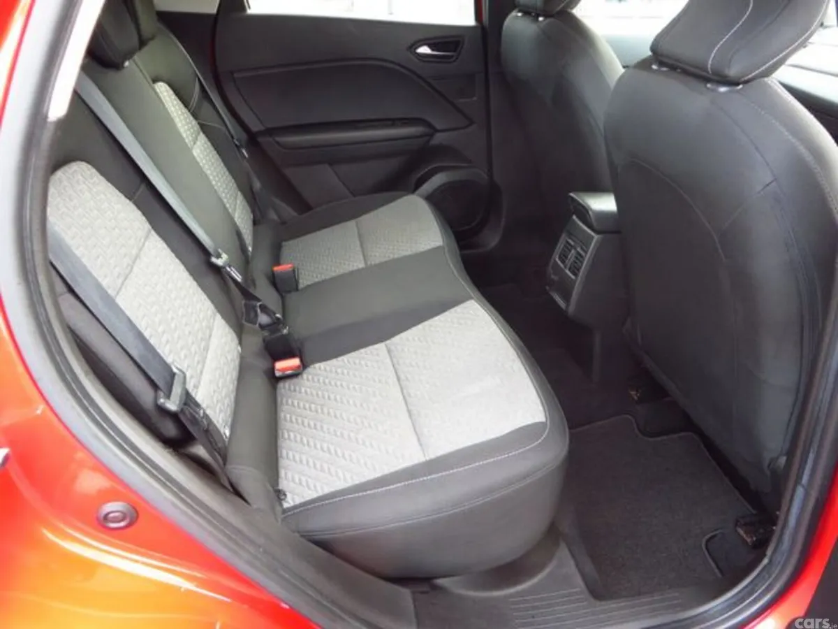 Renault Captur Hatchback, Petrol, 2022, Red