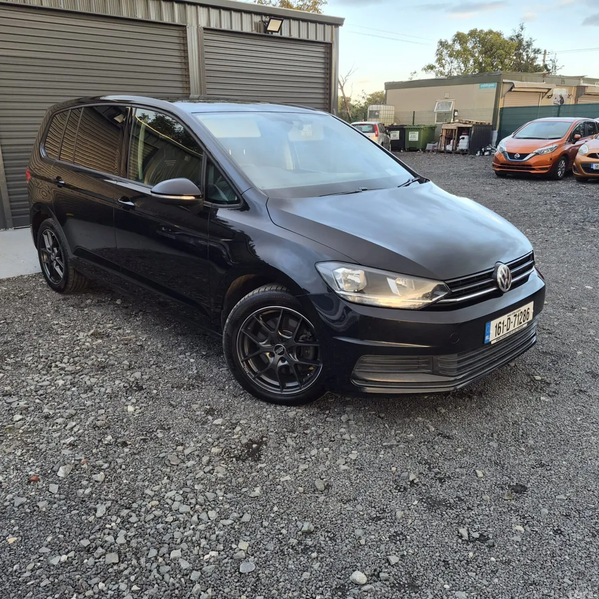 Volkswagen Touran MPV, Petrol, 2016, Black