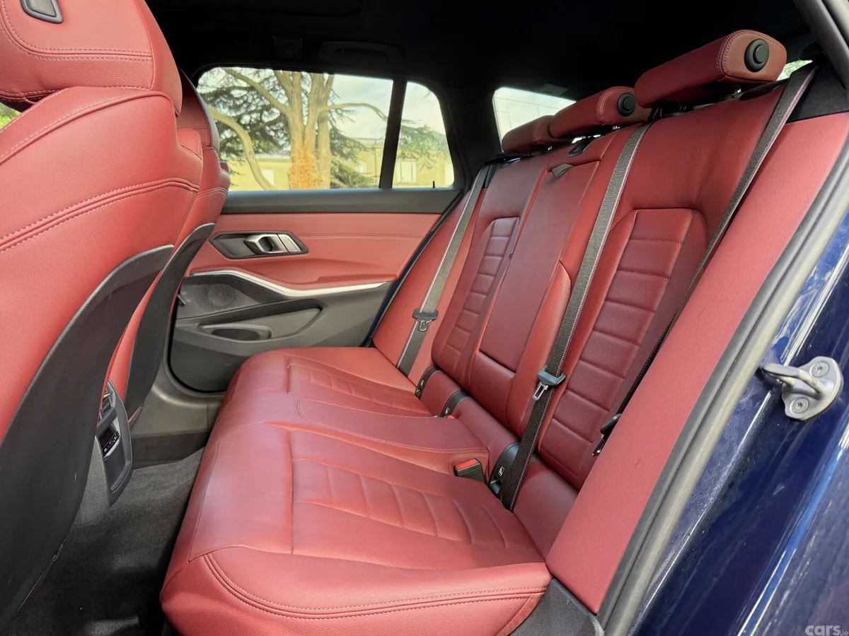 BMW 3-Series Estate, Petrol Plug-in Hybrid, 2022, Blue