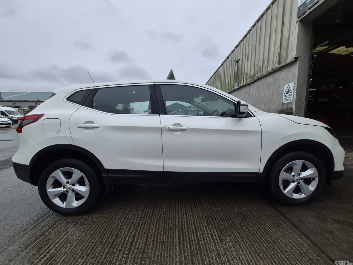 Nissan Qashqai SUV, Petrol, 2017, White