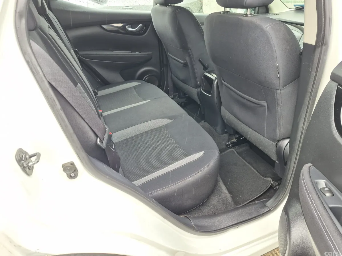 Nissan Qashqai SUV, Petrol, 2017, White