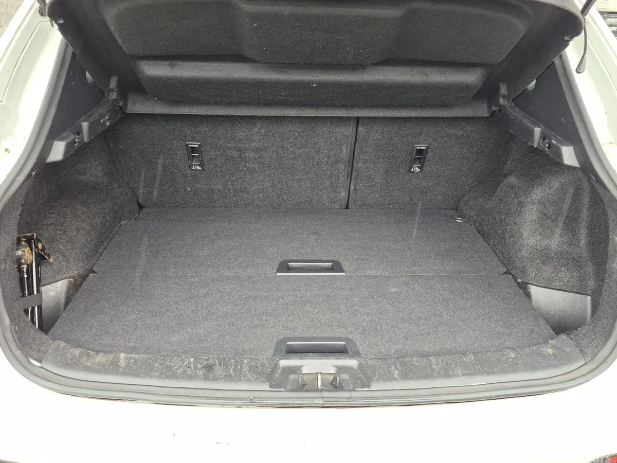 Nissan Qashqai SUV, Petrol, 2017, White