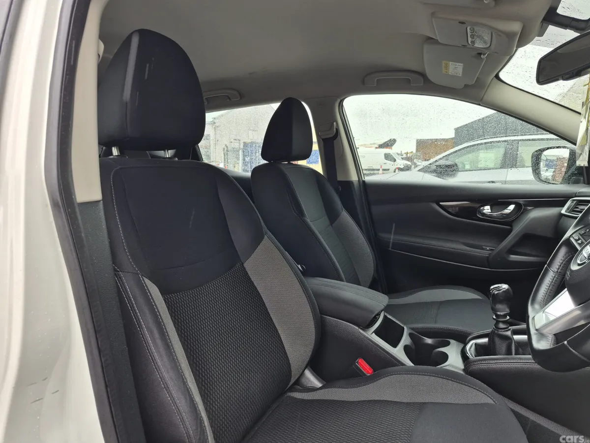 Nissan Qashqai SUV, Petrol, 2017, White