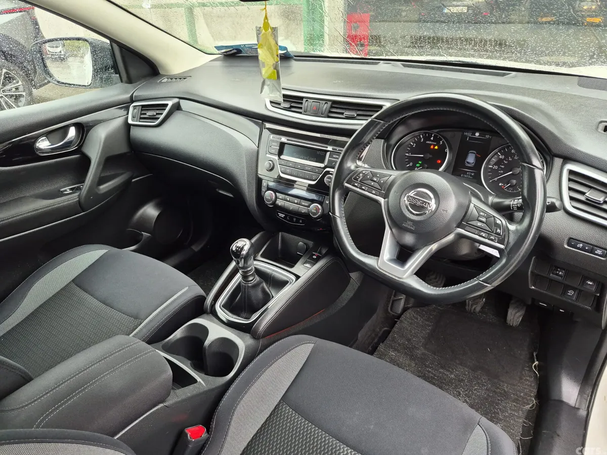 Nissan Qashqai SUV, Petrol, 2017, White