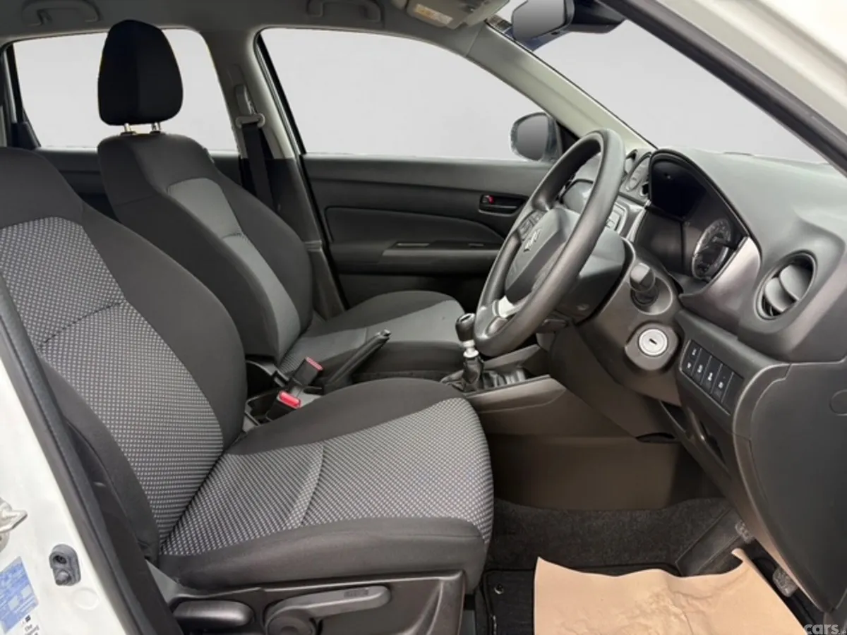 Suzuki Vitara SUV, Petrol Hybrid, 2023, White