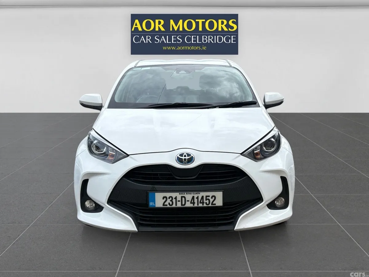 Toyota Yaris Hatchback, Petrol Hybrid, 2023, White