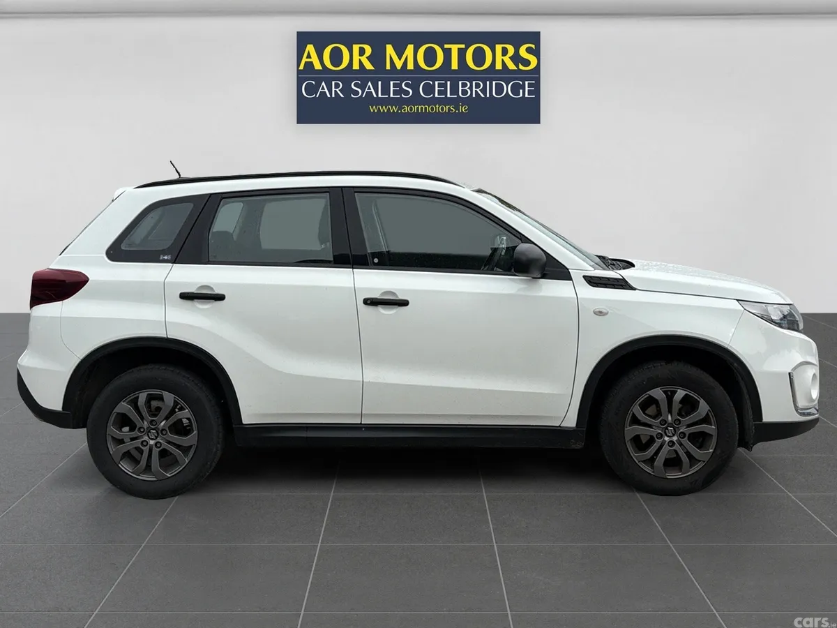Suzuki Vitara SUV, Petrol Hybrid, 2023, White