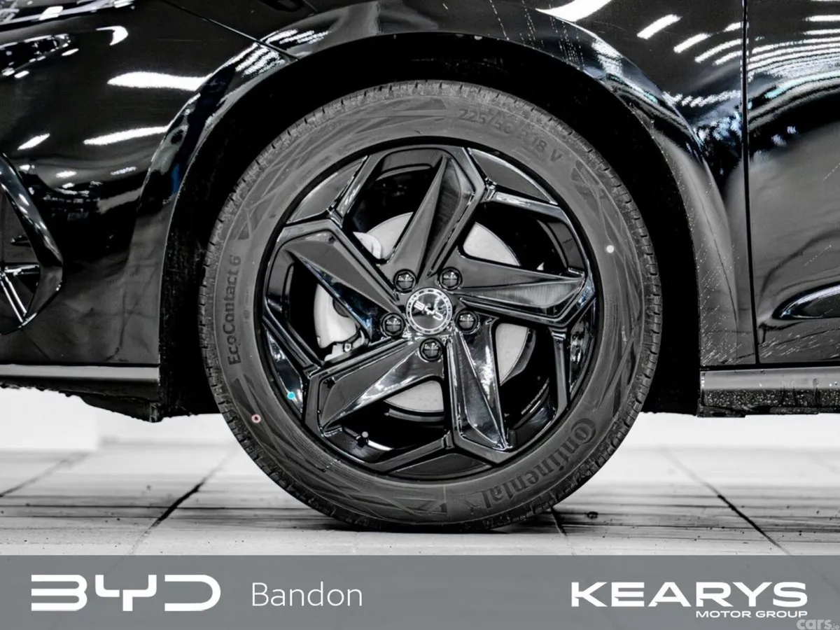 BYD SEAL Estate, Petrol Plug-in Hybrid, 2026, Black