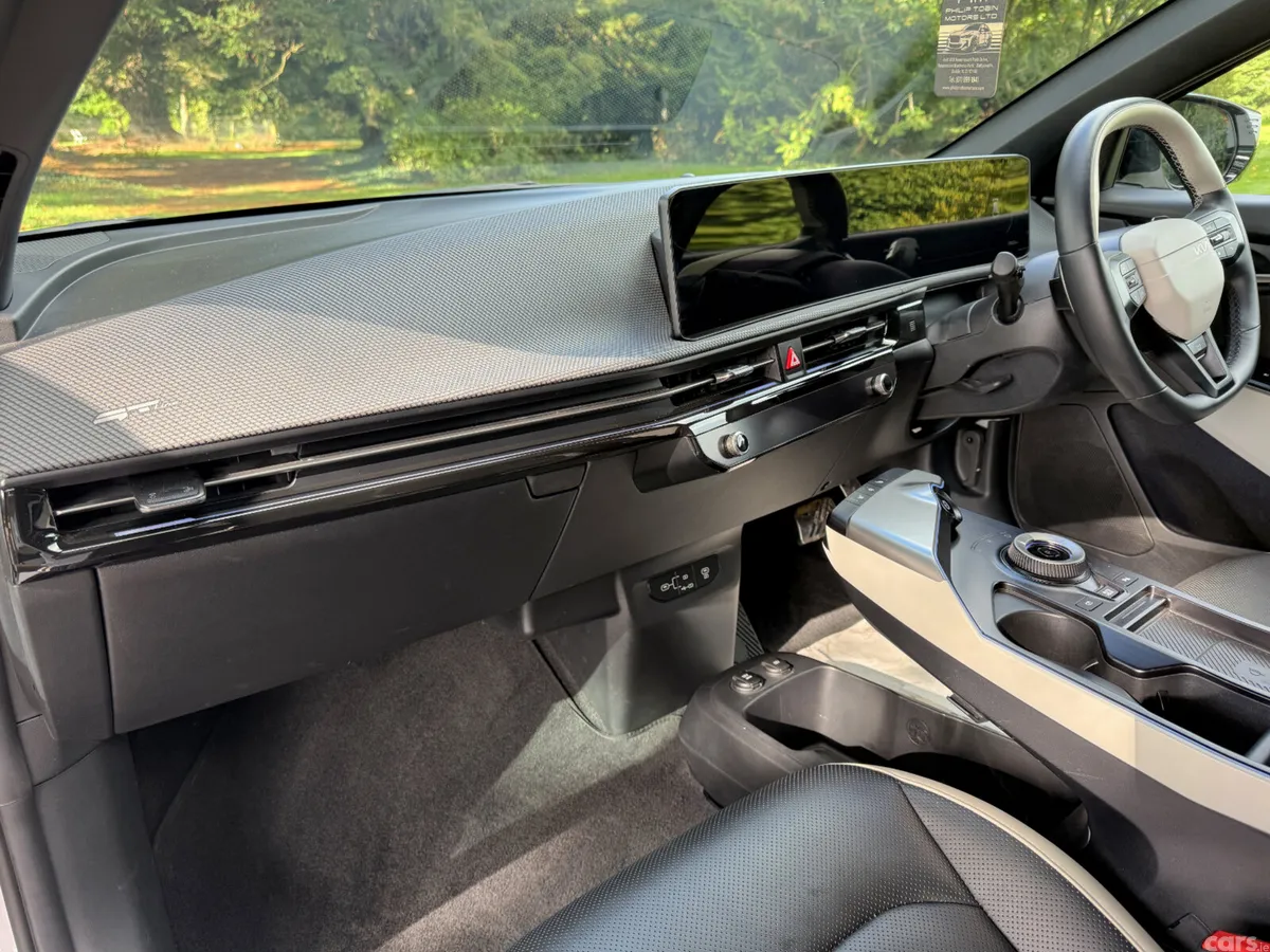 Kia EV6 Hatchback, Electric, 2025, White