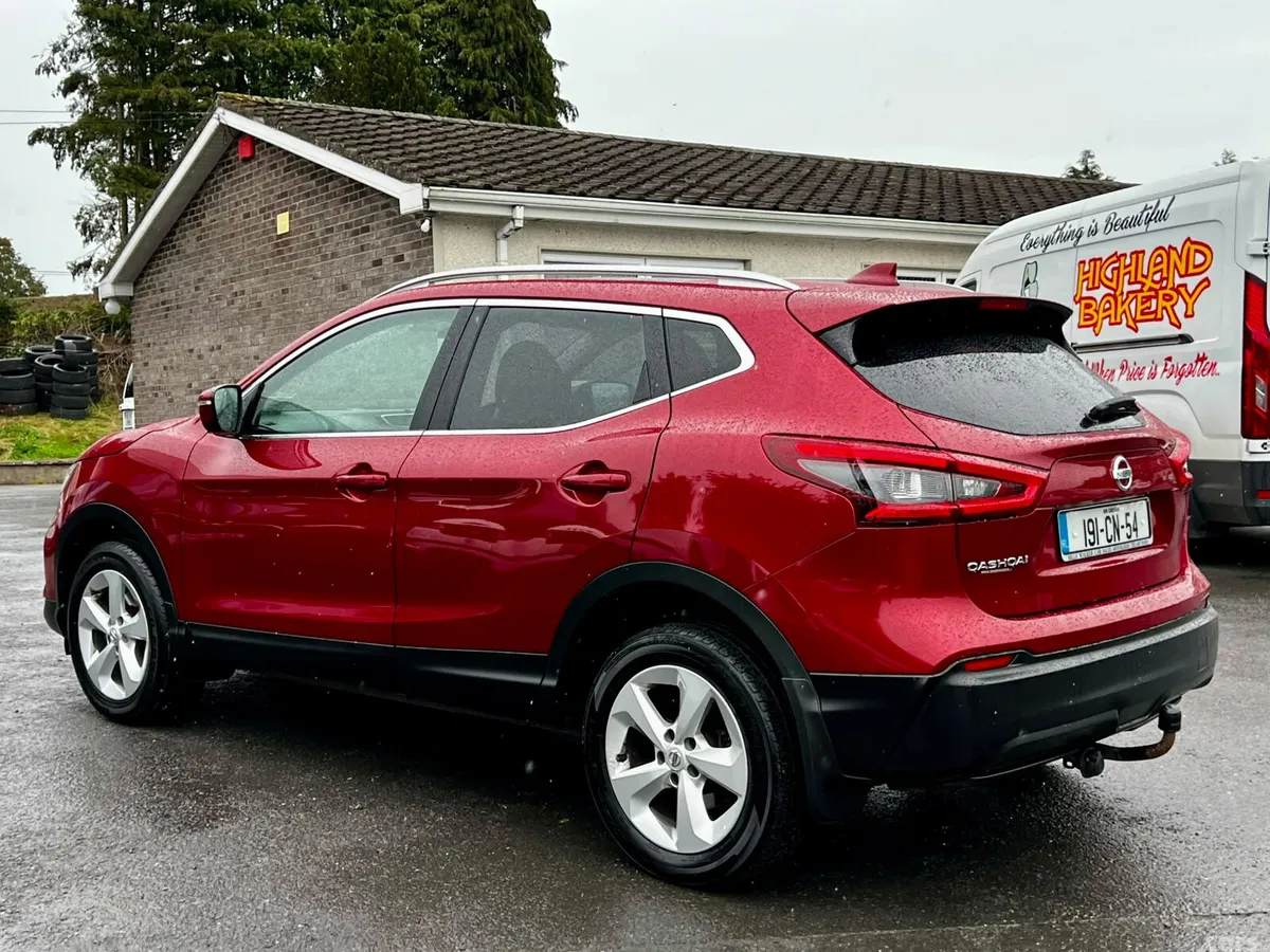 Nissan Qashqai MPV, Diesel, 2019, Red