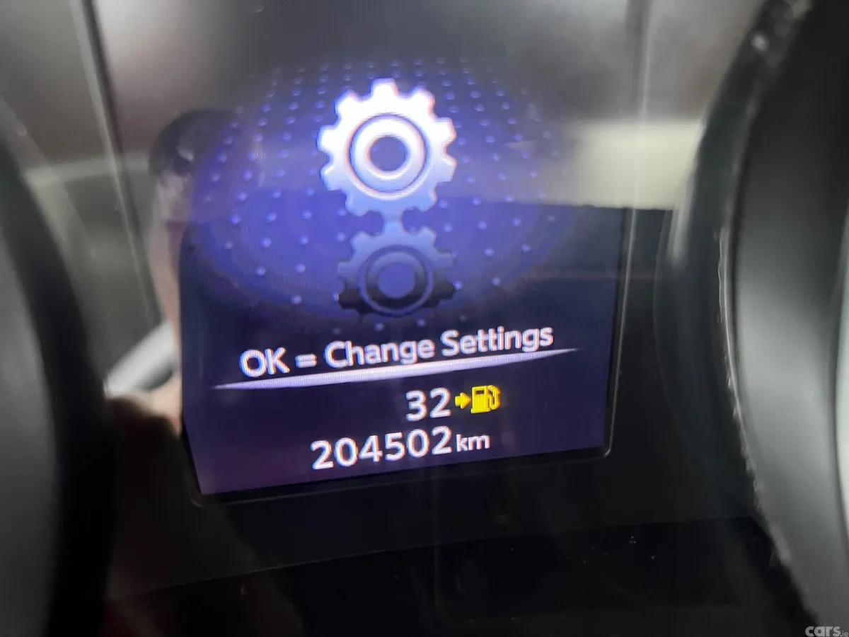Nissan Qashqai MPV, Diesel, 2019, Red