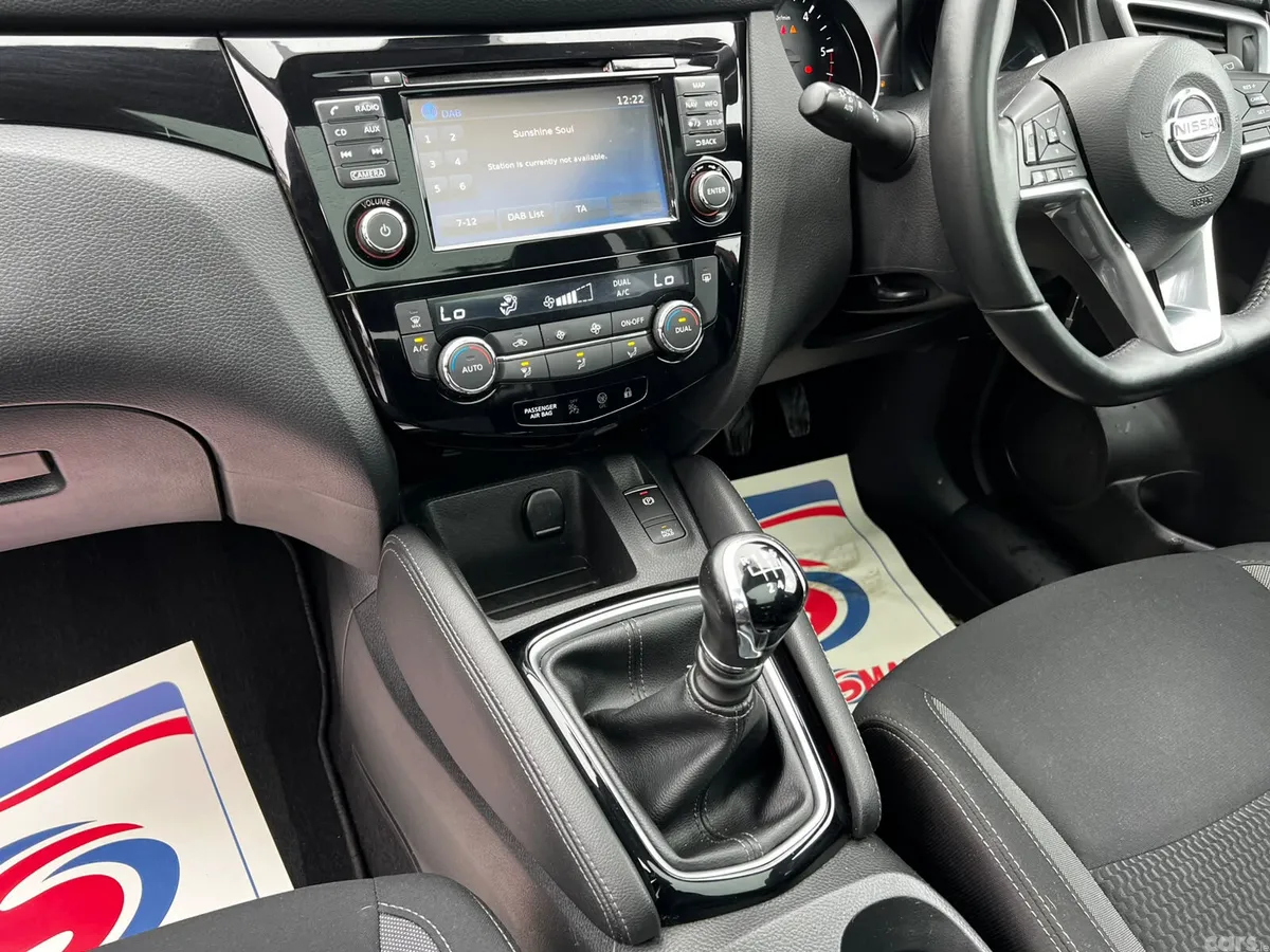 Nissan Qashqai MPV, Diesel, 2019, Red