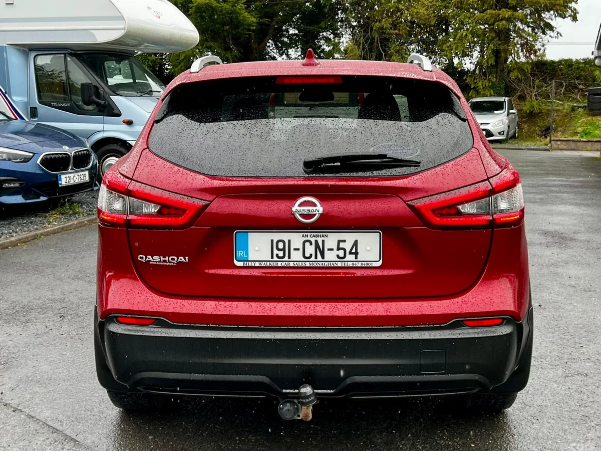 Nissan Qashqai MPV, Diesel, 2019, Red
