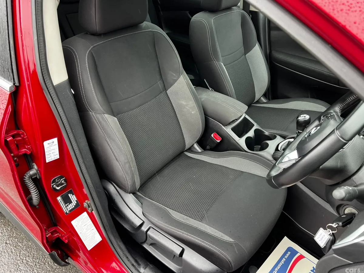 Nissan Qashqai MPV, Diesel, 2019, Red