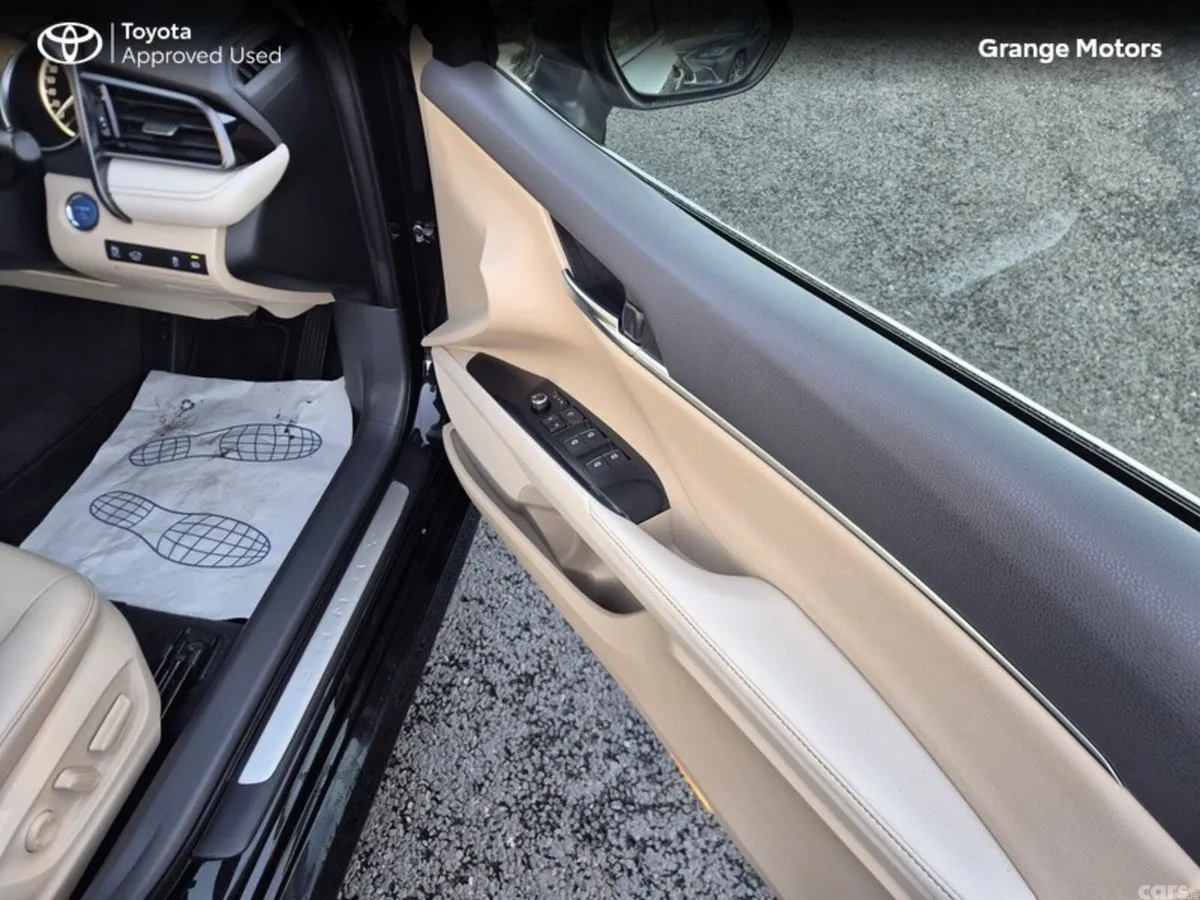 Toyota Camry Saloon, Petrol Hybrid, 2021, Black