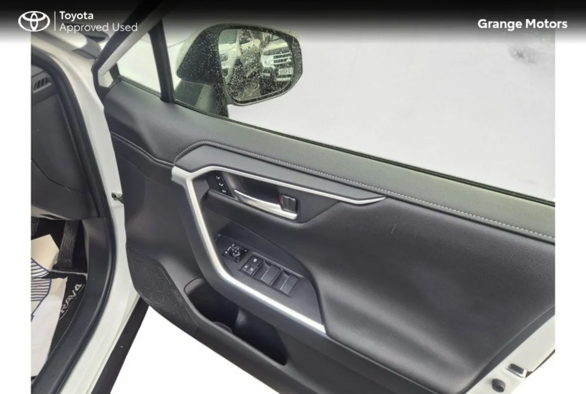 Toyota RAV4 SUV, Petrol Hybrid, 2024, White