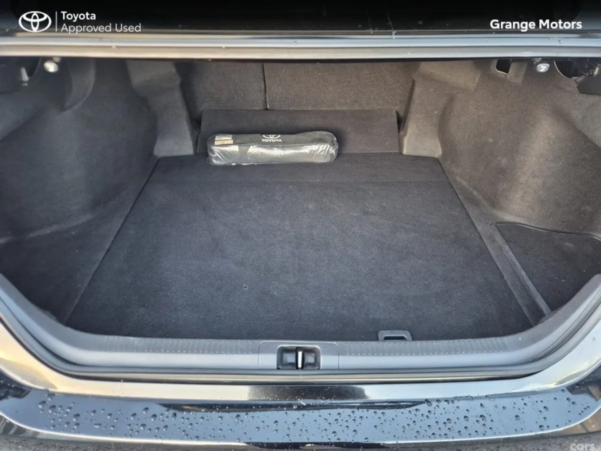 Toyota Camry Saloon, Petrol Hybrid, 2021, Black