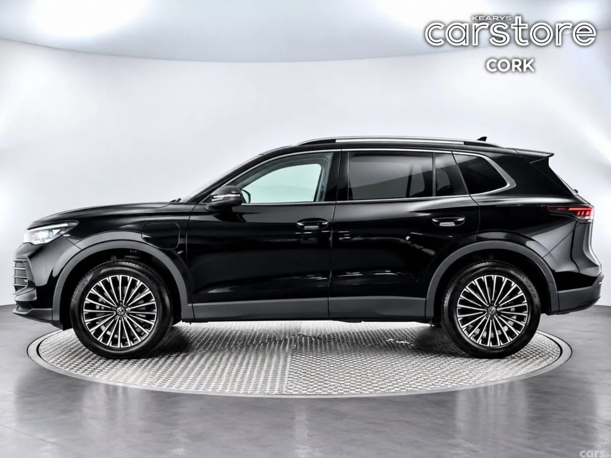 Volkswagen Tiguan SUV, Petrol Hybrid, 2024, Black