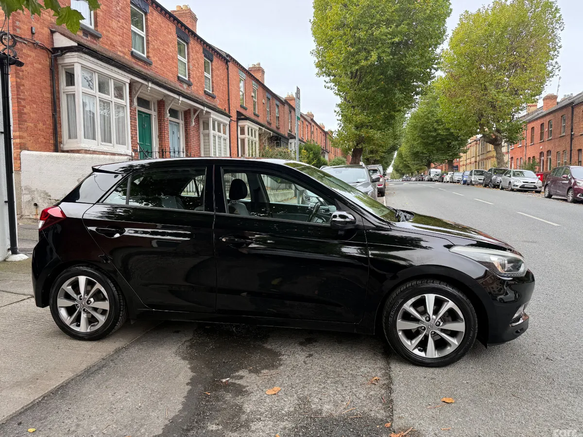 Hyundai i20 Hatchback, Petrol, 2016, Black