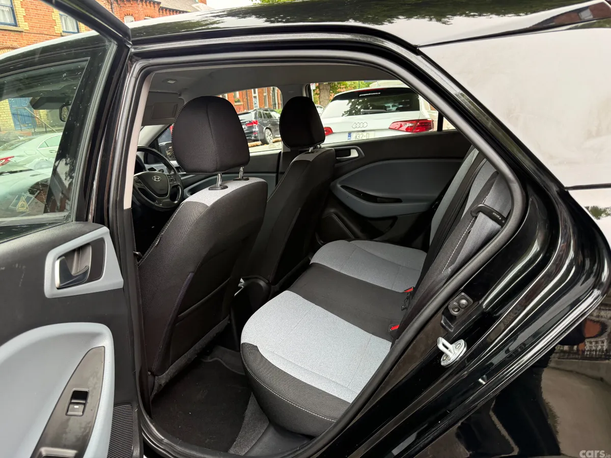 Hyundai i20 Hatchback, Petrol, 2016, Black