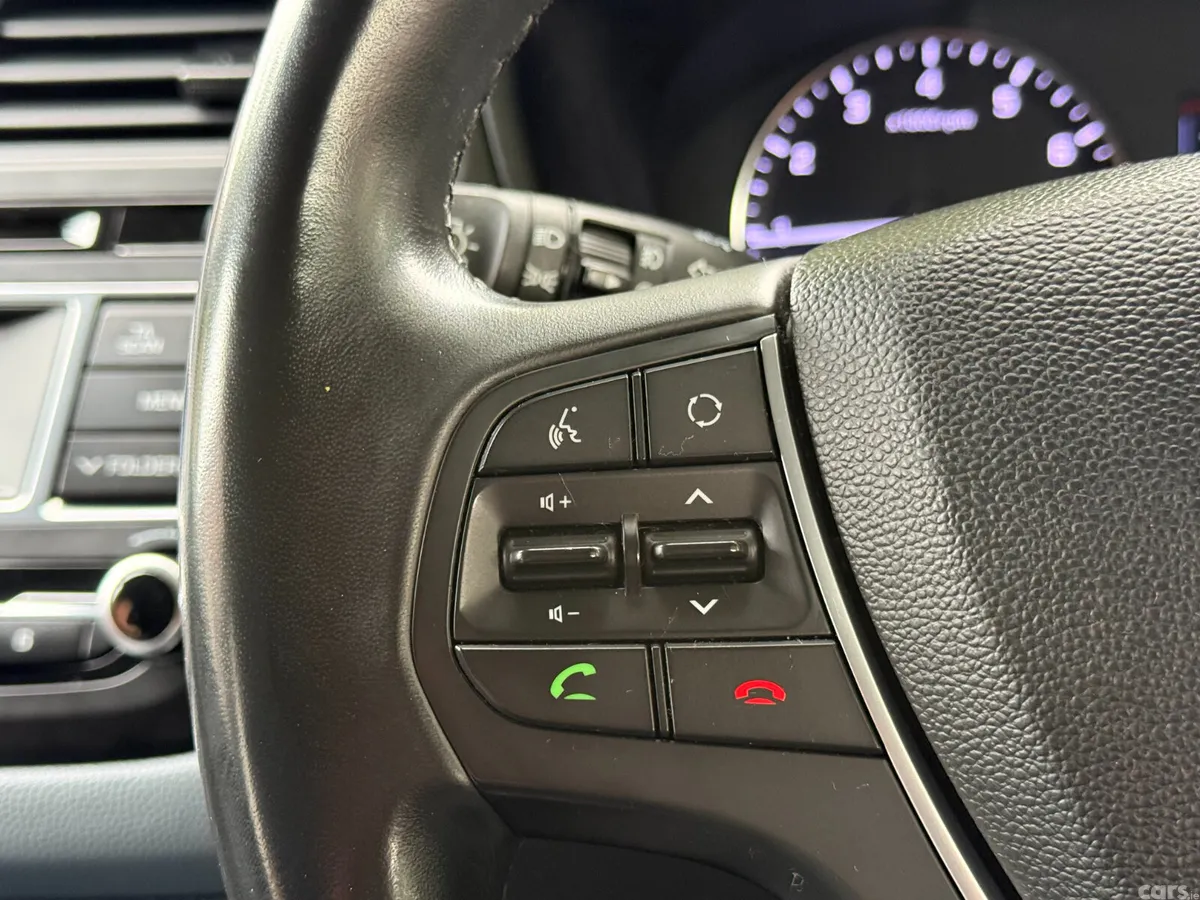Hyundai i20 Hatchback, Petrol, 2016, Black