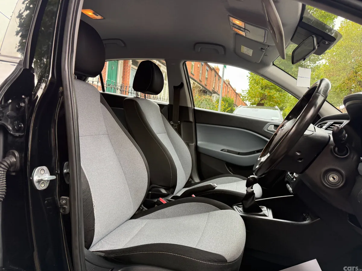 Hyundai i20 Hatchback, Petrol, 2016, Black