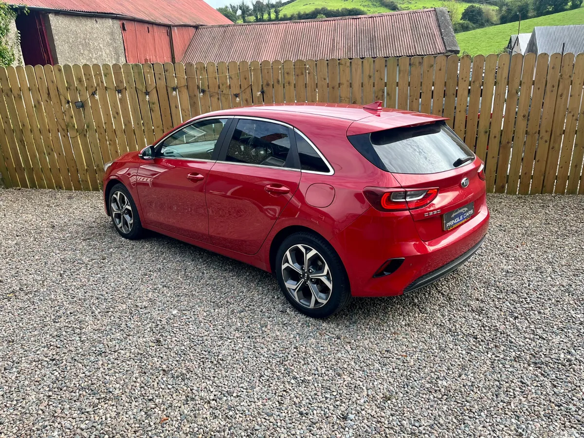 Kia Ceed Hatchback, Diesel, 2019, Red