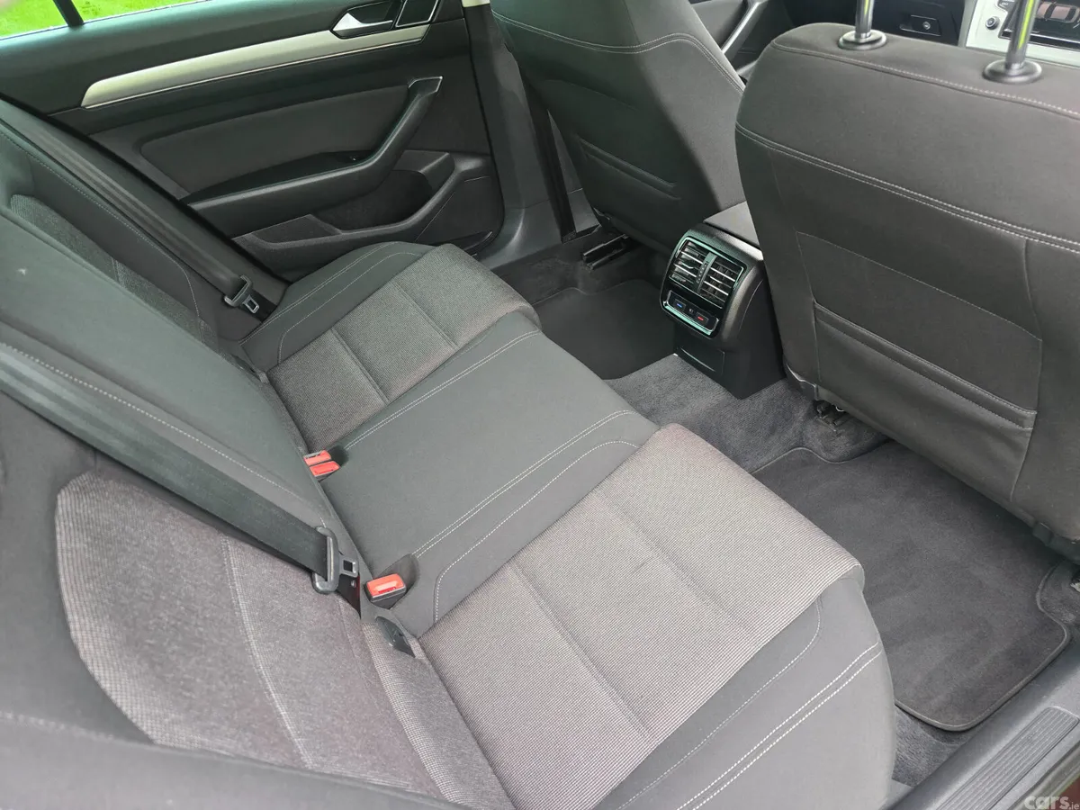 Volkswagen Passat Saloon, Diesel, 2017, Red