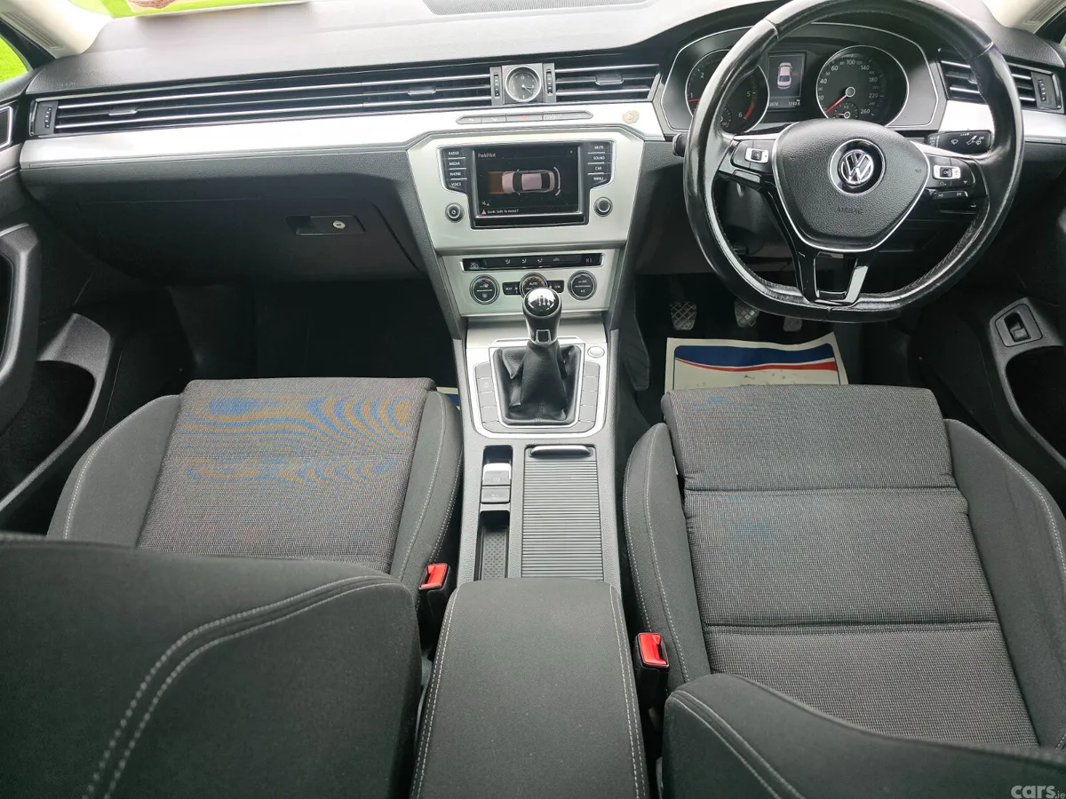 Volkswagen Passat Saloon, Diesel, 2017, Red
