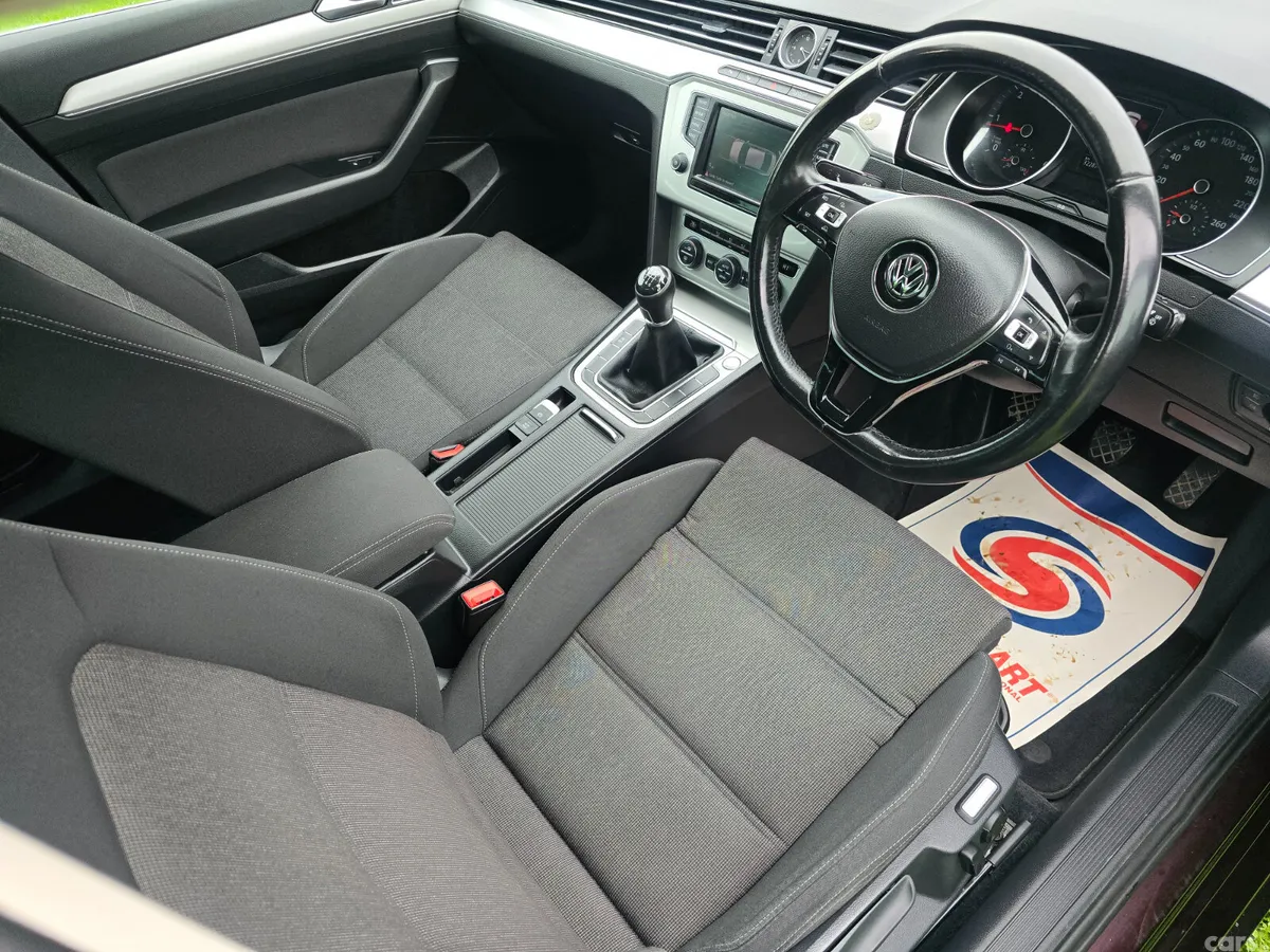 Volkswagen Passat Saloon, Diesel, 2017, Red