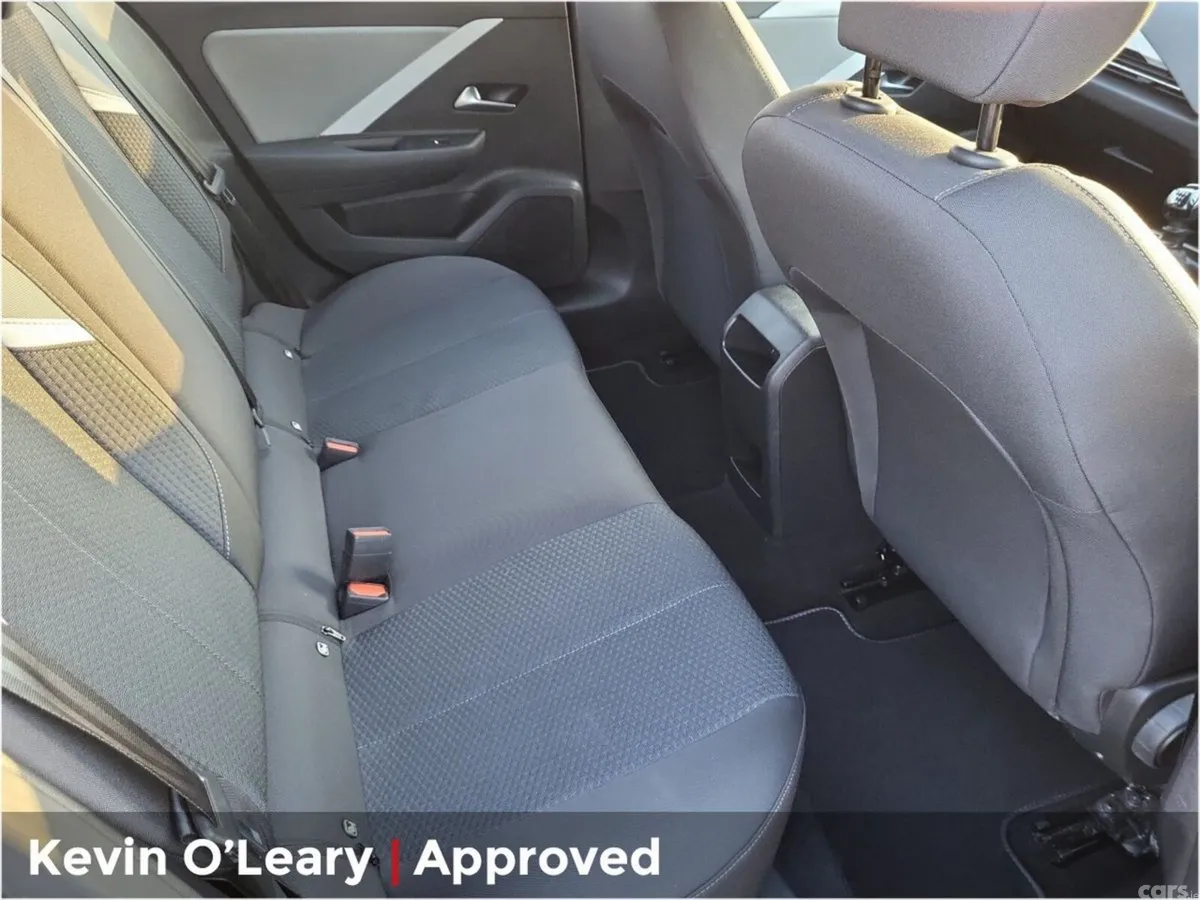Opel Astra Hatchback, Petrol, 2024, Grey