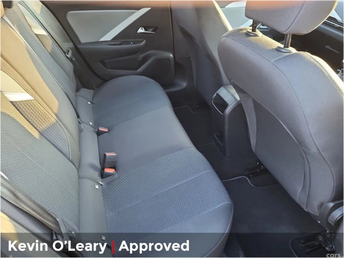 Opel Astra Hatchback, Petrol, 2024, Grey