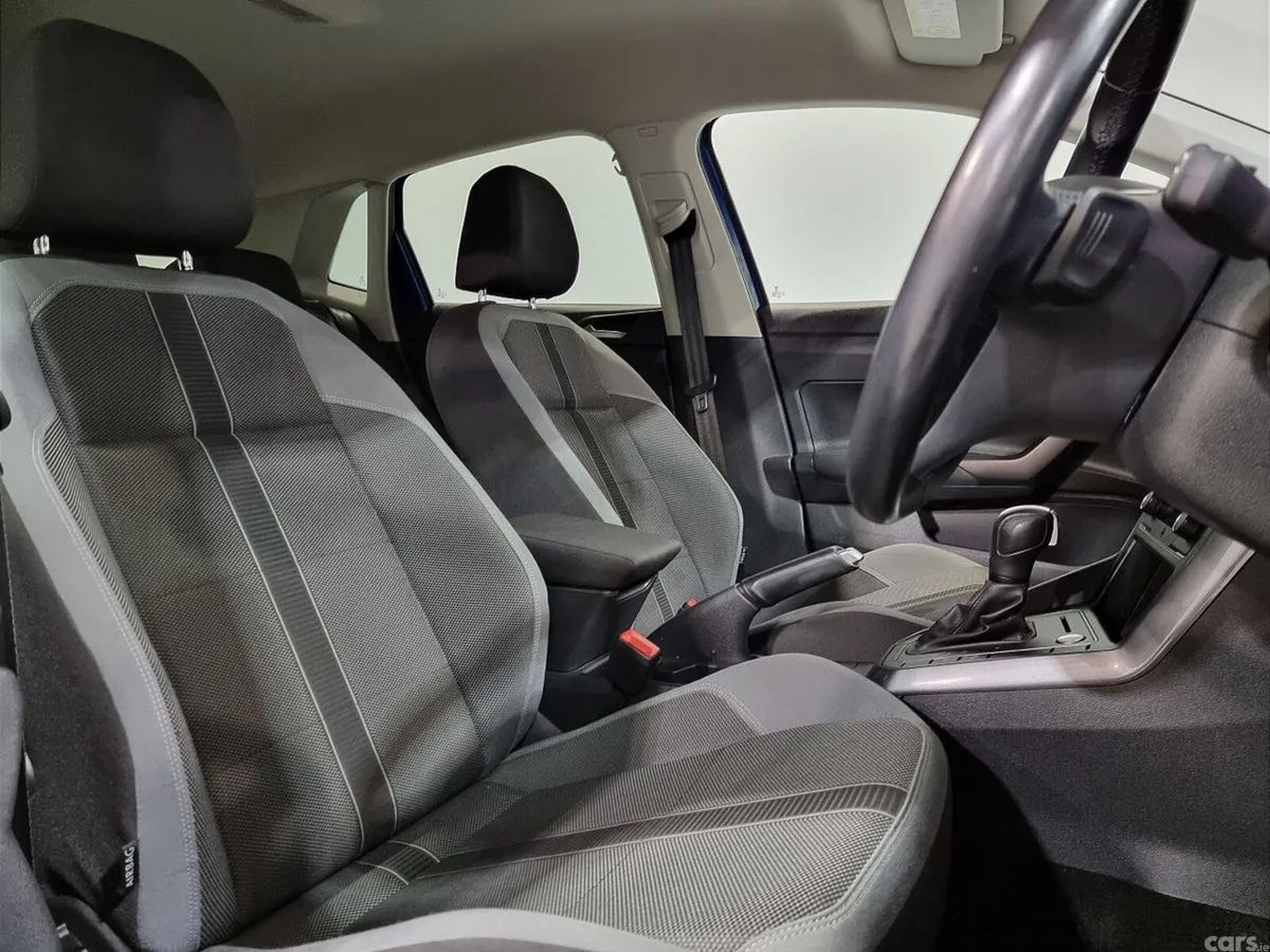 Volkswagen Polo Hatchback, Petrol, 2021, Blue