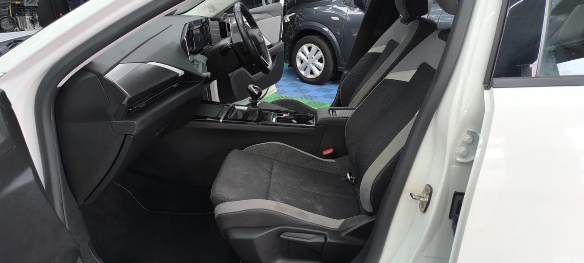 Opel Astra Hatchback, Diesel, 2022, White