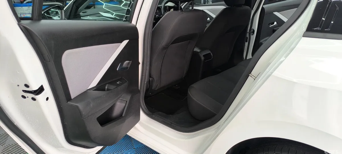 Opel Astra Hatchback, Diesel, 2022, White