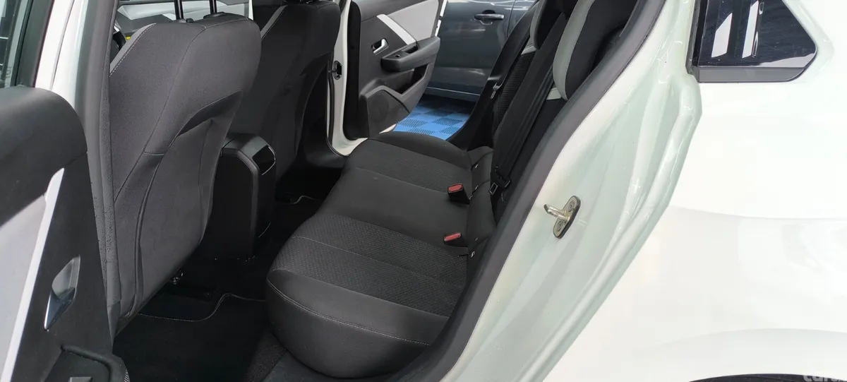 Opel Astra Hatchback, Diesel, 2022, White