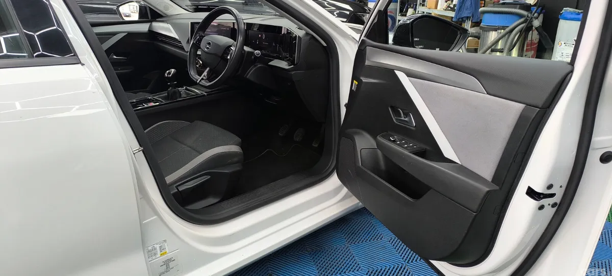 Opel Astra Hatchback, Diesel, 2022, White