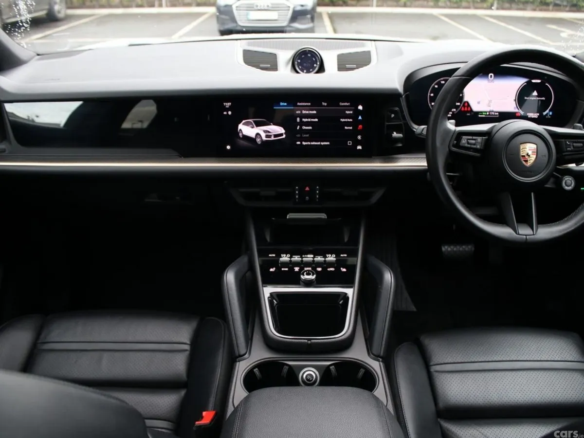 Porsche Cayenne SUV, Petrol Plug-in Hybrid, 2024, Silver