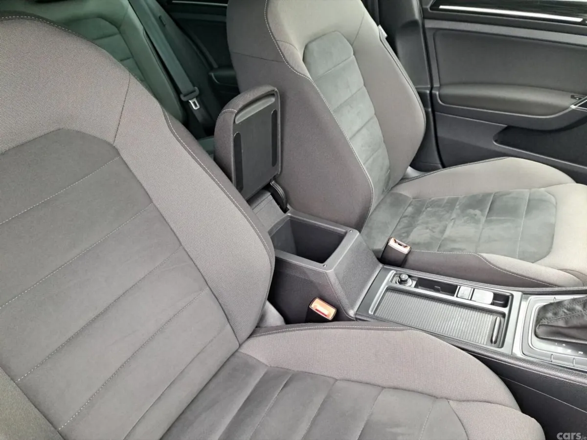 Volkswagen Golf Hatchback, Petrol, 2018, White