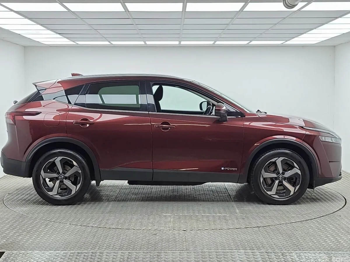 Nissan Qashqai MPV, Petrol, 2023, Red