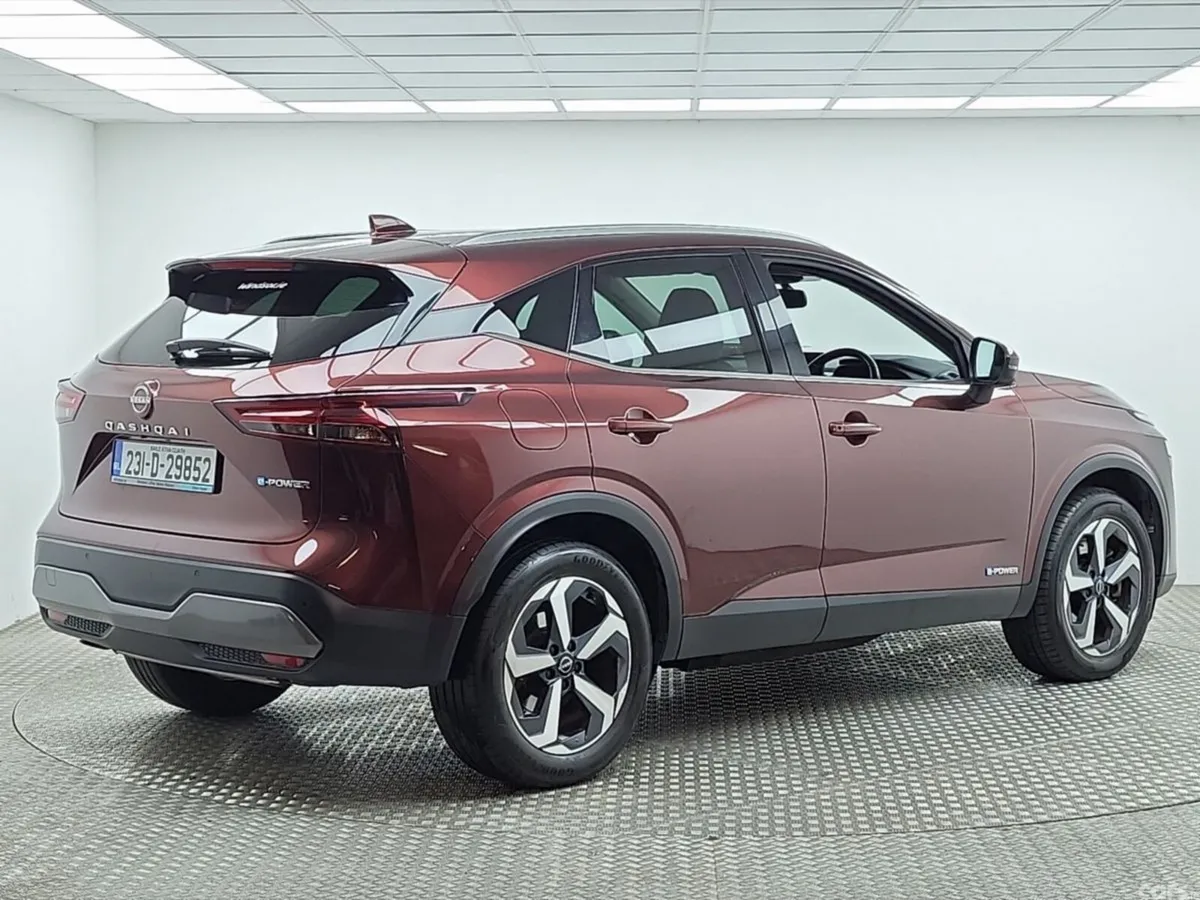 Nissan Qashqai MPV, Petrol, 2023, Red