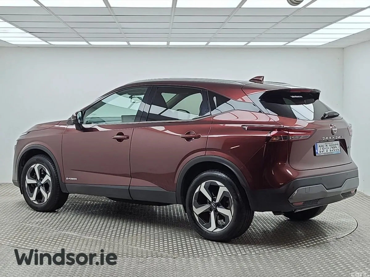 Nissan Qashqai MPV, Petrol, 2023, Red