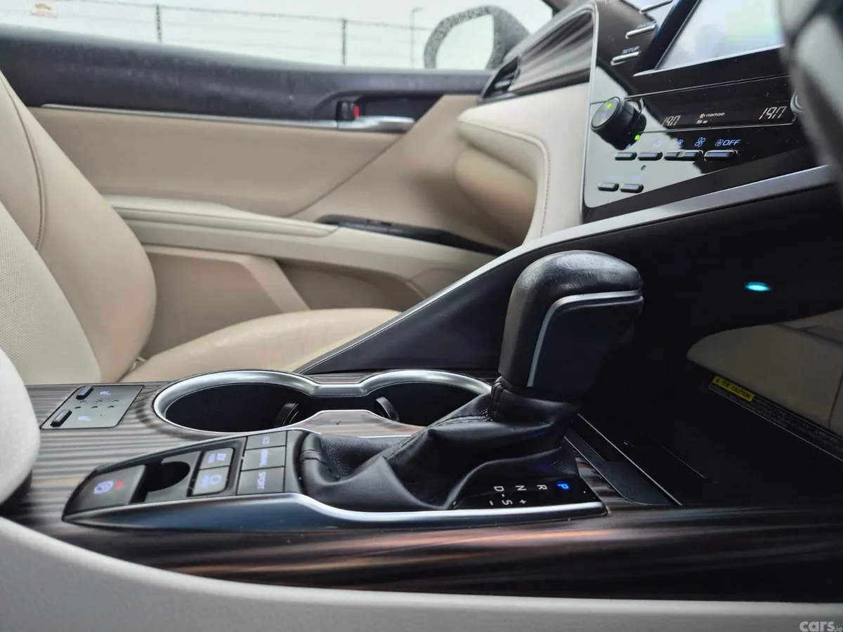 Toyota Camry Saloon, Petrol Hybrid, 2020, Black