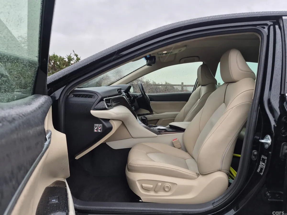 Toyota Camry Saloon, Petrol Hybrid, 2020, Black