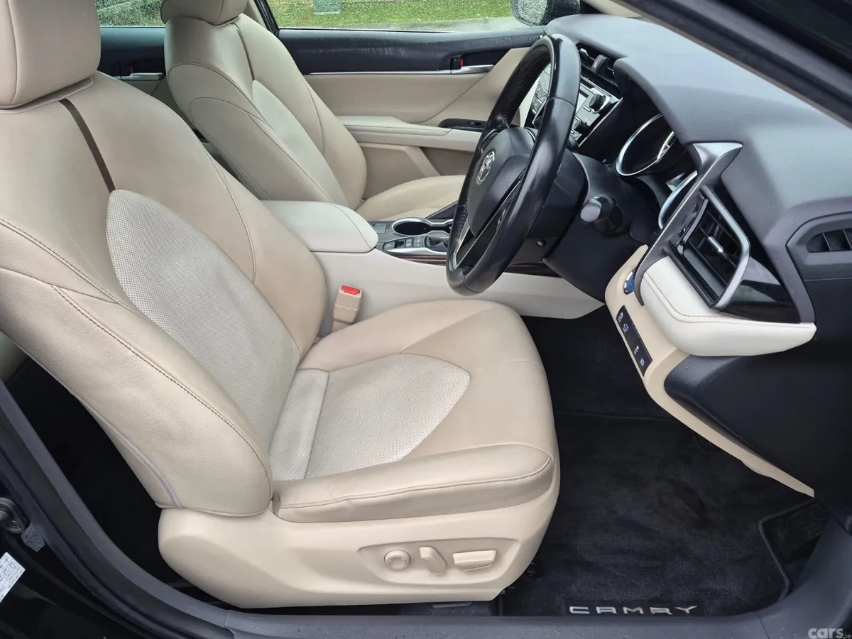 Toyota Camry Saloon, Petrol Hybrid, 2020, Black