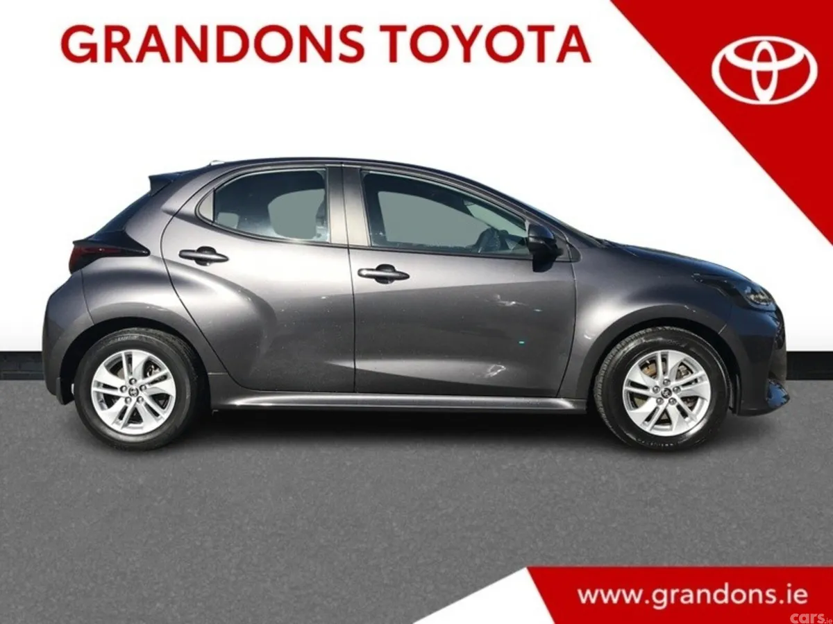 Toyota Yaris Hatchback, Petrol Hybrid, 2023, Grey
